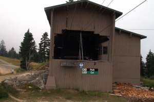 Blueberry Chair-Top Station. Photo by Vancouverguy (Skiliftforum.com)