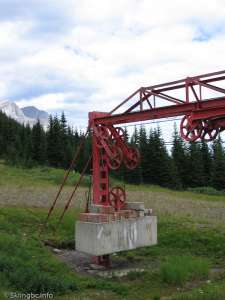 Curved T-bar North-Counterweight