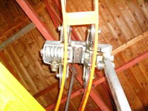 Old Gondola-Von Roll Grip. Photo by Poloxskier (Bryan)